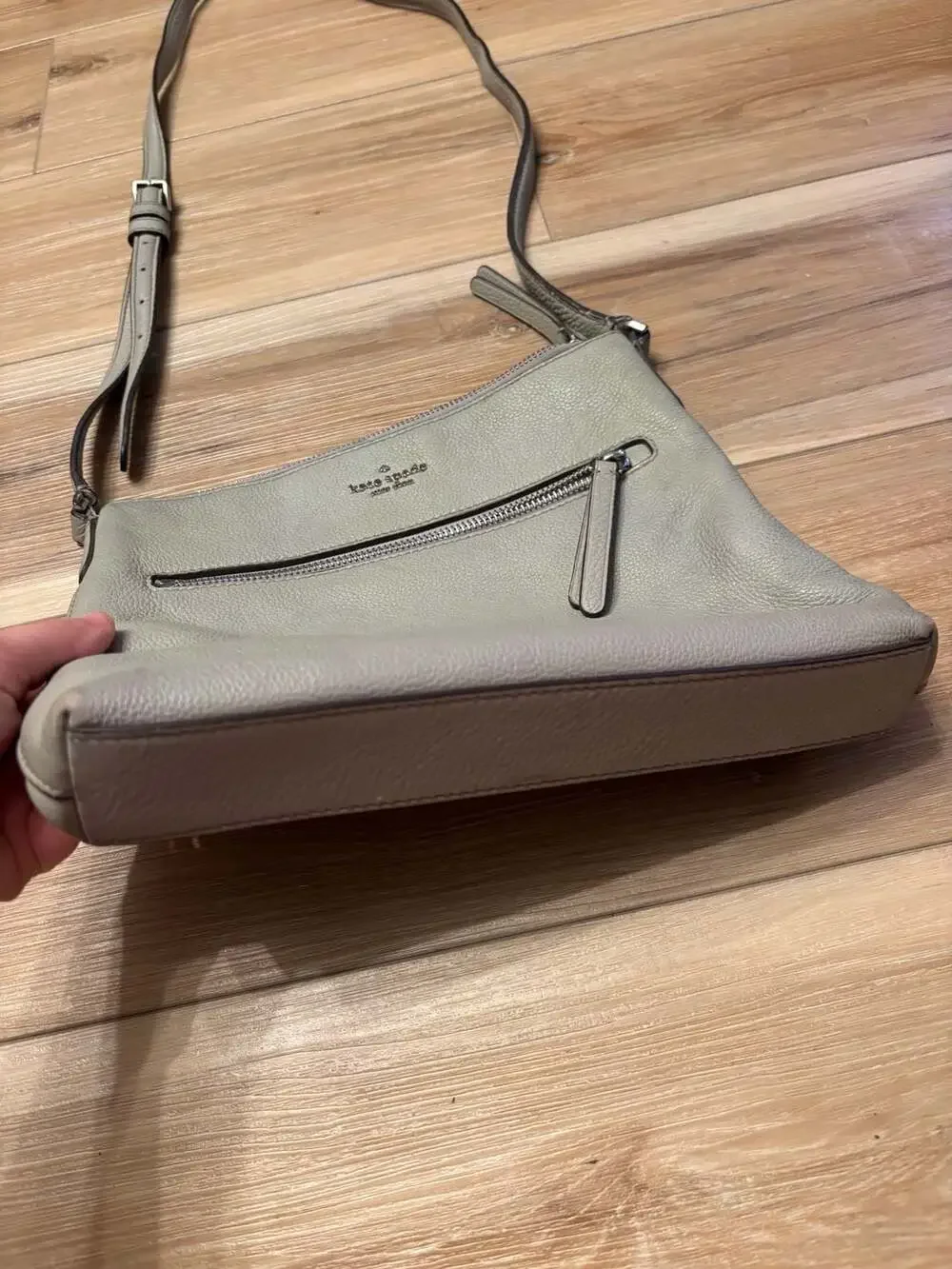 Kate Spade Jackson Pebbled Leather Large Crossbody Bag in Nimbus Grey